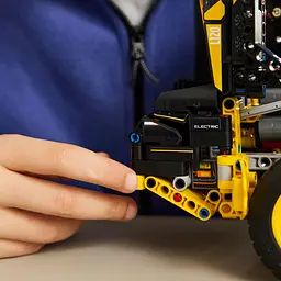 Конструктор LEGO Technic Колісний навантажувач Volvo L120 Electric 973 деталі (42209) - мініатюра 22