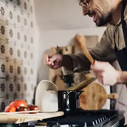 Сільничка Emile Henry Kitchen Tools 11х15.5 см 0.55 л біла (020202) - мініатюра 4