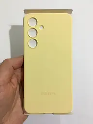Оригінальний силіконовий чохол Samsung Silicone Case для Samsung Galaxy S24 FE Yellow EF-PS721CYEGWW - мініатюра 9