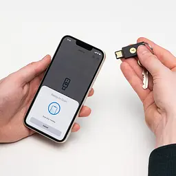 Набір апаратних ключів Yubico YubiKey 5 NFC USB Type-A 2-Pack (683066-2) - мініатюра 7