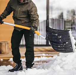 Скрепер для прибирання снігу вигнутий Fiskars X-series (1057186) - мініатюра 4