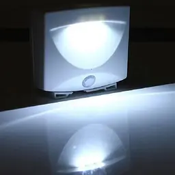 Світлодіодна LED-лампа з датчиком руху на батареях AAA світильник Mighty Light біла - мініатюра 4