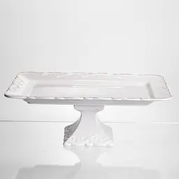 Тортовница на ножке White Square 30.5*30.5 см фарфоровая квадратная Yiwu 120-YH-HG061