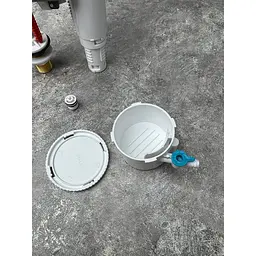 Комплект арматури Koer KT-0304-3/8" наповнювальна з універсальним підведенням + Холдер для освіжаючих пігулок для унітазу, латунне різьблення 3/8" KR5835, Білий - мініатюра 2