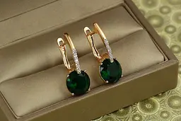 Серьги Xuping Jewelry Стрелка с родием с большим зеленым камнем 2,7 см золотистые - миниатюра 2