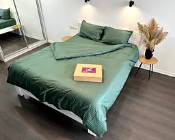 Постільна білизна LARA сатин-страйп LUX green d13183е180 з простирадлом на резинці 180х200х25 євро - мініатюра 4
