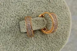 Сережки Xuping Jewelry дві доріжки з каменів із боків бортики 1.5 см золотисті - мініатюра 2