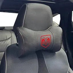 Подушка на підголівник з логотипом Dodge Екошкіра 3D Кольоровий лого Чорна-Коричневий кант 1 шт