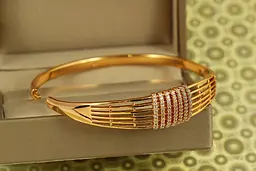 Браслет бенгл Xuping Jewelry Музика струн 60 мм на руку від 17 до 19 см золотистий - мініатюра 2