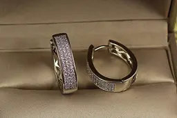 Сережки кільця Хuping Jewelry овальні з камінням три доріжки 2,2 см сріблясті - мініатюра 3