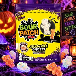 Жувальні цукерки Sour Patch Kids Glow Ups Ghosts Halloween Soft & Chewy Candy 237г - мініатюра 2