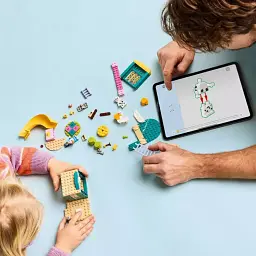 Конструктор LEGO Bluey Веселощі з Блуї та Хлоєю на ігровому майданчику 104 деталі (11201) - мініатюра 7