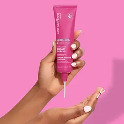 Стимулюючий скраб для шкіри голови для посилення росту волосся Grow Strong & Long Stimulating Scalp Scrub Lee Stafford 100 мл - мініатюра 3