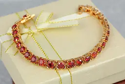 Браслет Xuping Jewelry с красными камнями в квадратной оправе по всей длине 19 см 6 мм золотистый - миниатюра 2