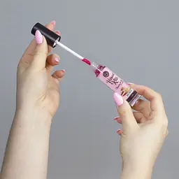 Блиск для губ зі смаком брауні Secret Play Vibrant Kiss з ефектом попкорну 6 г - мініатюра 4