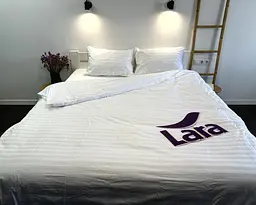 Постільна білизна LARA сатин-страйп 2х2 White d13009e160 з простирадлом на резинці 160х200х25см євро - мініатюра 4