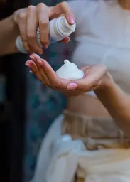 Пінка сонцезахисна для обличчя та тіла TiZO SheerFoam Body & Face Non-Tinted SPF 30, 100 г - мініатюра 3