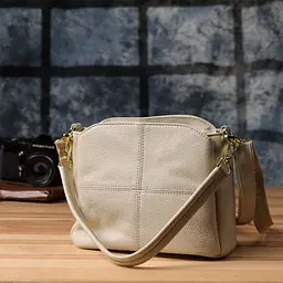 Зручна жіноча шкіряна сумка з трьома секціями Vintage 22980 біла