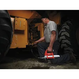 Шприц для змащування акумуляторний MILWAUKEE, M12 GG-401B (зарядний пристрій, 1 акумулятор М12 В4 4А·год, алюмінієва туба, сумка) - мініатюра 9