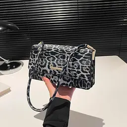 Кросбоді з клапаном з еко-шкіри Lilly P2-8208LG сіре