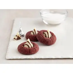 Шоколадні цукерки Hershey's Hugs Milk Chocolate and White Creme 456г - мініатюра 5
