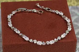 Браслет Xuping Jewelry хвиля з білими каменями 22 см 5 мм сріблястий