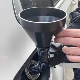 Автомобільна лійка з гнучким шлангом та фільтром для заправки палива UKC