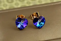 Сережки гвоздики Xuping Jewelry Сваровські сердечки сині хамелеон 1 см золотисті