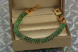 Браслет Xuping Jewelry три доріжки з зелених каменів 20.5 см 8 мм золотистий
