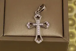 Хрестик Xuping Jewelry з фіанітами і загостенними краями 2,2 см сріблястий