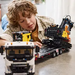 Конструктор LEGO Technic Вантажівка Volvo FMX і Електричний екскаватор EC230, 2274 деталей (42175) - мініатюра 8
