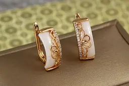 Сережки Xuping Jewelry він'єтка з білою керамікою 1,8 см золотисті
