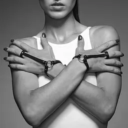 Пара браслетів на зап'ясті та палець Bijoux Indiscrets MAZE Hand Bracelet Harness Black Bijoux Indiscrets B0240; SO2679 95319 - мініатюра 2