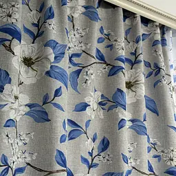 Льняні штори сірого кольору з блакитними квітами 150х270 з тюлистом батистовим 400х270 на тасьме ALBO pbe0052609 - мініатюра 10