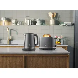 Електрочайник Electrolux 1.7 л Strix метал підтримка температури чорний матовий kuh0015323 - мініатюра 6