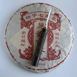 Шу пуер Wu Yi Gu Cha 2003 року млинець 357 г