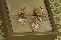 Набір Xuping Jewelry сережки підвіски і кулон серце із дрібними фіанитами 2,4 см золотистий
