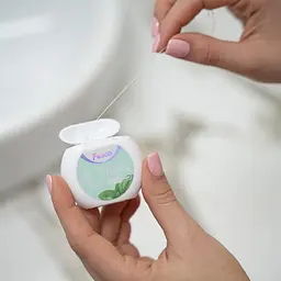 Зубна нитка Fesco Ultra Fresh Clean Mint 40 м - мініатюра 3