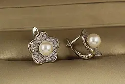 Сережки Xuping Jewelry бегонія із перлами 1.3 см сріблясті - мініатюра 2
