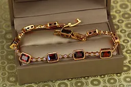 Браслет Xuping Jewelry доріжка із червоними прямокутниками 21,5 см 7 мм золотистий