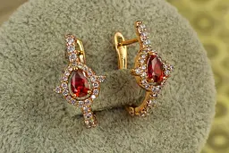 Сережки Xuping Jewelry Капелька з червоним каменем в обідку з шипами 2 см золотисті - мініатюра 2