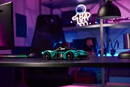 Конструктор LEGO Technic Aston Martin Valkyrie 707 деталей (42208) - мініатюра 9