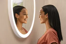 Дзеркало Hansgrohe Xarita Lite S 700 з круговим LED світильником matt white 54966700 - мініатюра 3