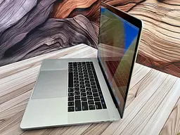 Ноутбук Apple MacBook Pro 15" 2017 i7-7700HQ/16/256 (C02WP00THTD7) Б/в - мініатюра 3