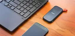 Зовнішній SSD накопичувач SanDisk Extreme Portable E30 2TB (SDSSDE30-2T00-G26) [111073] - мініатюра 4