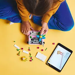 Конструктор LEGO Creator Друкарська машинка з квітами 363 деталі (31169) - мініатюра 12