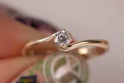 Каблучка з жовтого золота з діамантом 18 K-0191