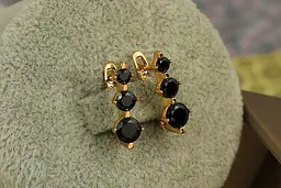 Сережки Xuping Jewelry Снігова баба з чорними каменями 1,7 см золотисті