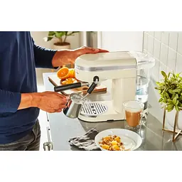 Кавоварка KitchenAid Artisan 5KES6503EAC кремова - мініатюра 16