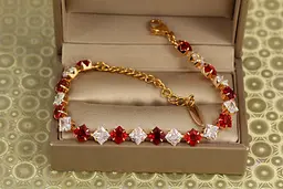 Браслет Xuping Jewelry Льодяні ромби з білими і червоними каменями 17 см золотистий